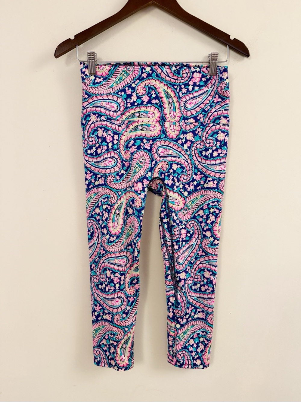 K.Deer K Deer Yoga Legging Capri Crop Length Nantucket Paisley Size Large Pink